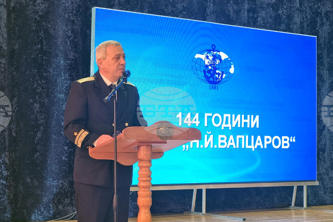 Офицерите, възпитаници на ВВМУ, направиха морската граница най-сигурната, каза началникът на училището Калин Калинов