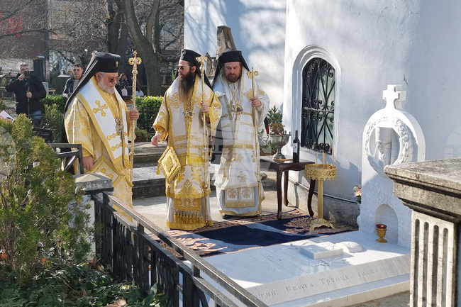 Сливен - панихида - митрополит Йоаникий