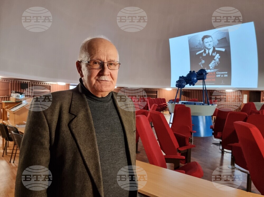 Във Варна представиха книга със спомени за адмирал Бранимир Орманов, съставена от неговия син