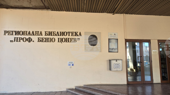 Читателски карти с коледен мотив е подготвила за децата Регионалната библиотека в Ловеч