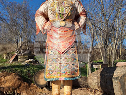 Село Пирин - двуметрова скулптура