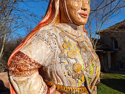 Село Пирин - двуметрова скулптура