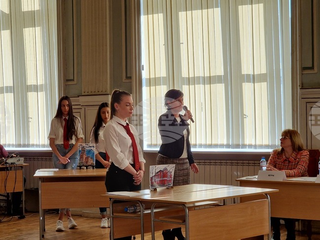 Свищов - ПДТГ "Димитър Хадживасилев" - образователна инициатива