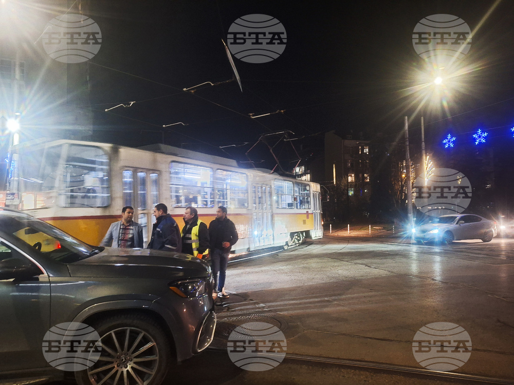 Аварирал автомобил - затруднено движение