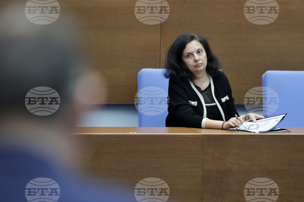 Съдът в Пазарджик е спрял публичната продан на парка в Белово, каза министър Мария Павлова