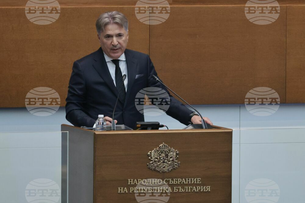 Икономическият министър очаква висшият мениджмънт на "Монди" да разгледа предложението му за среща във връзка с намерението за затваряне на завода в Стамболийски