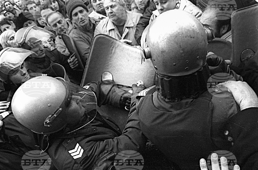 PARLIAMENT - PROTEST - CLASHES 1997