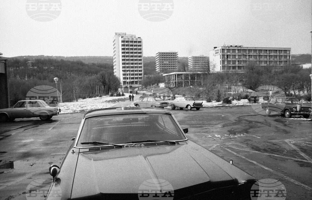 В курортен комплекс „Златни пясъци” през януари 1976 година