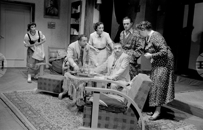 През 1955 г. е премиерата на комедията "Д-р" от Бранислав Нушич в народния театър "Иван Вазов"