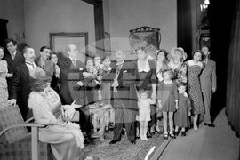 През 1955 г. е премиерата на комедията "Д-р" от Бранислав Нушич в народния театър "Иван Вазов"