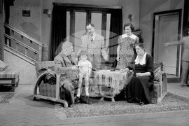 През 1955 г. е премиерата на комедията "Д-р" от Бранислав Нушич в народния театър "Иван Вазов"