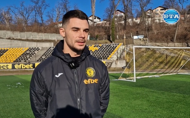 „Мога да дам много на ФК Миньор (Перник), но вече като треньор", каза за БТА вратарят Даниел Леонтиев, след като обяви новината, че се оттегля