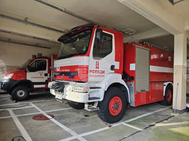 Общо 73 пожара са потушени през изминалото денонощие, трима души са пострадали