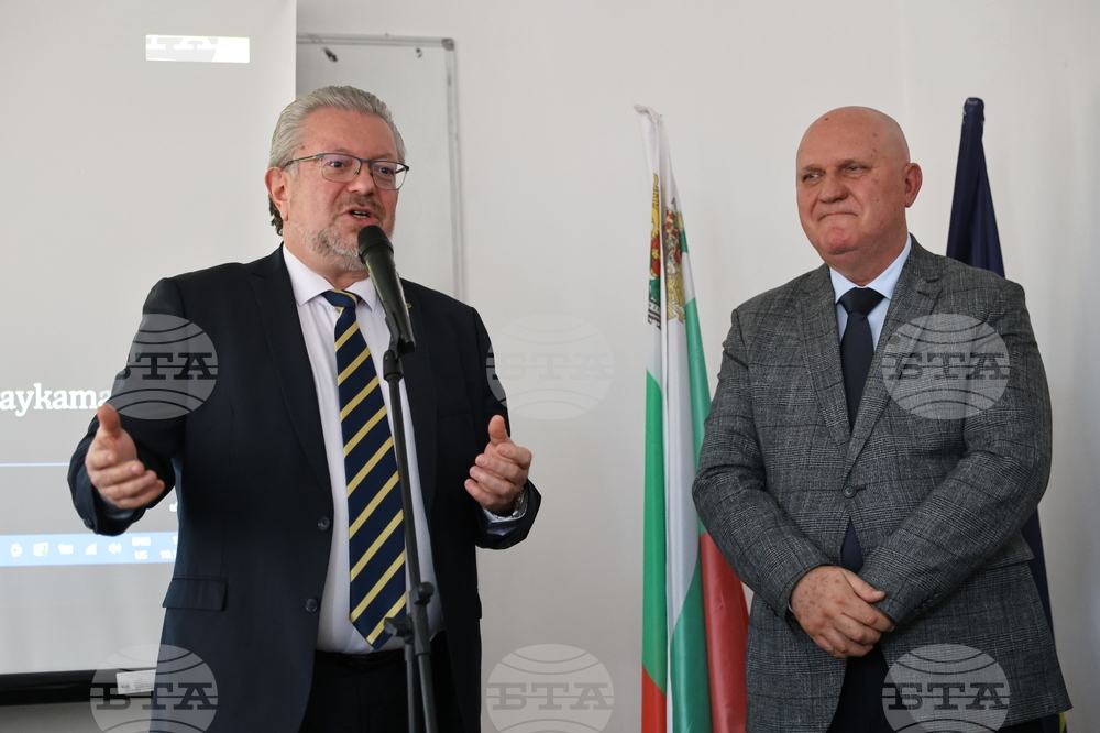 Education Minister Talks to Plovdiv Students about Harmful Effects of Drugs