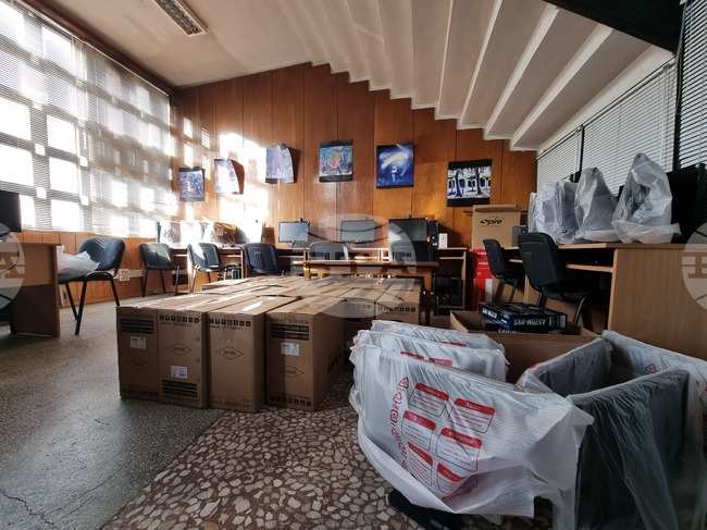 С изцяло нова техника започва годината Регионалната библиотека в Кърджали 