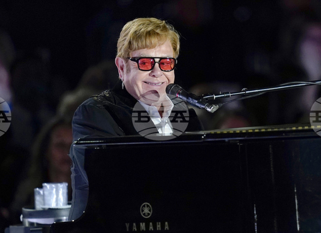 Уотфорд ще носи специален юбилеен екип в чест на 50-годишнината от встъпването на Елтън Джон в клубната управа