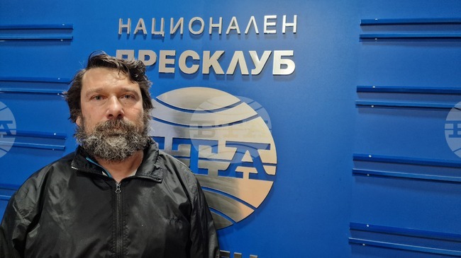 "Малка книга за малките пророци" е първата ми строго богословска книга, каза шуменският свещеник и писател Николай Петков
