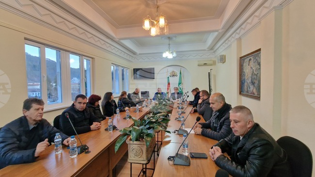 Общинските съветници в Мадан гласуваха 3123,97 евро заплата на кмета