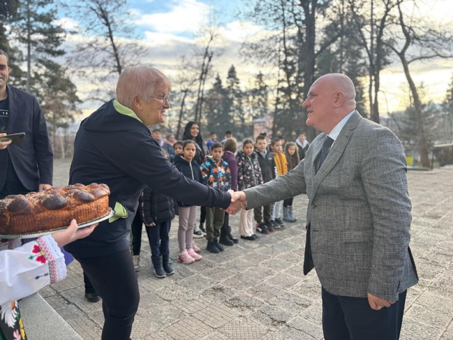 Служебният министър на образованието Галин Цоков посети училище „Неофит Рилски“ в Долна баня