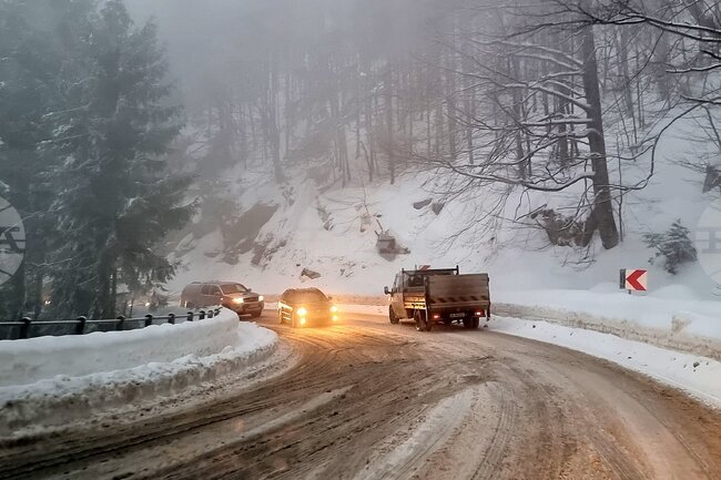 Пътят София-Монтана през прохода Петрохан е почистен и опесъчен, температурата е минус 10 градуса