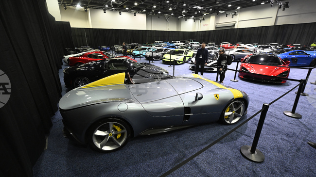 Производителят на луксозни автомобили "Ферари" надминава очакванията за печалба през третото тримесечие