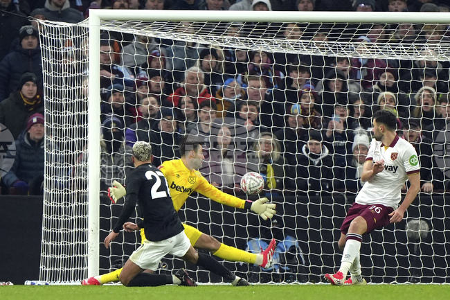 Астън Вила елиминира Уест Хям в ФА Къп навръх 150-ата годишнина от създаването си 