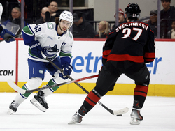 Canucks Hurricanes Hockey