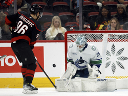 Canucks Hurricanes Hockey