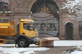Столица - зимна обстановка - снегопочистване
