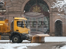 Столица - зимна обстановка - снегопочистване