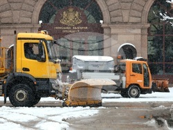 Столица - зимна обстановка - снегопочистване