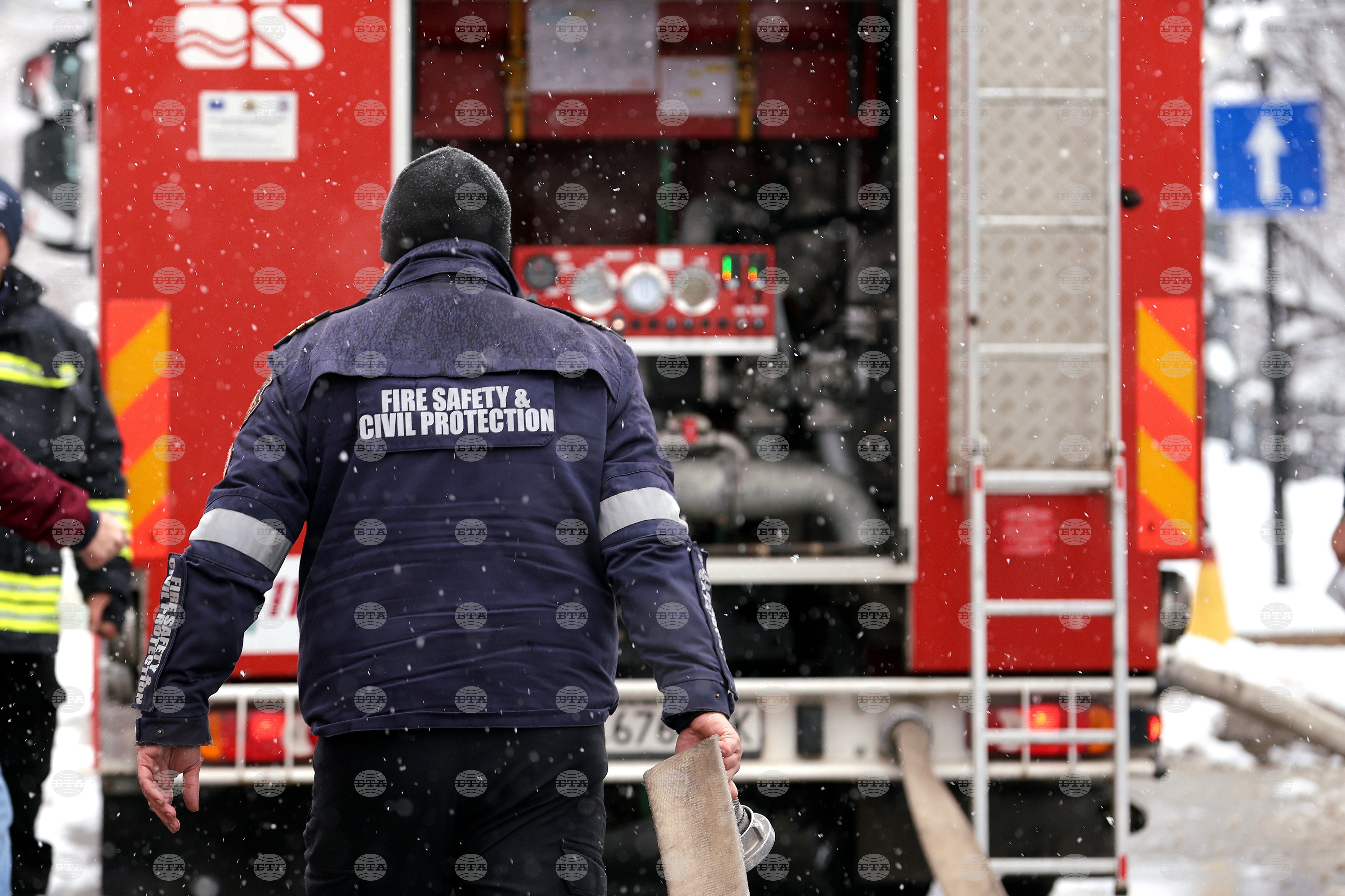 Жена е загинала при пожар в София, огнеборците в страната са реагирали на над 300 сигнала за произшествия през изминалото денонощие