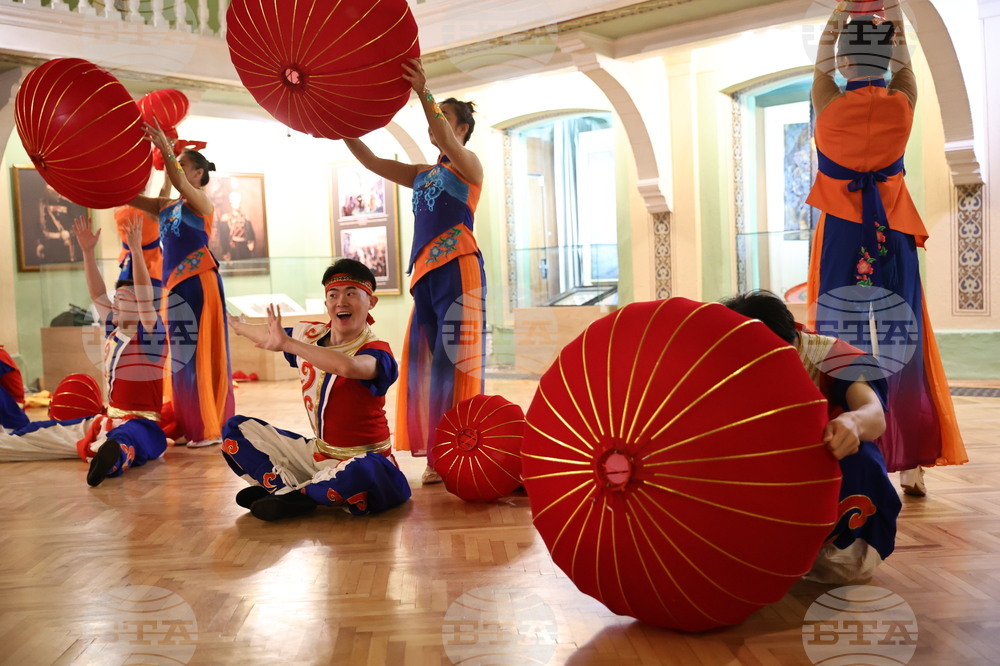 Guizhou Lantern Theatre Performs Chinese Folk Music in Plovdiv