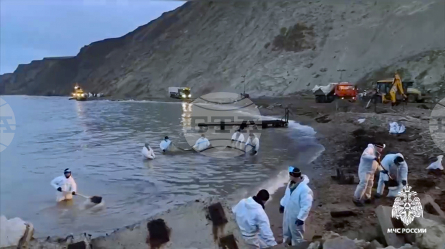 Румънски евродепутат е поискал от ЕК мерки за екологична защита на териториалните води на Румъния и България в Черно море заради петролния разлив в Керченския проток