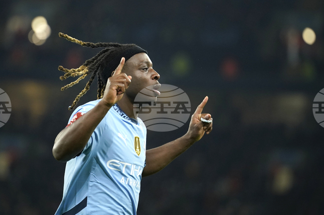 Агентите на крилото на Манчестър Сити Жереми Докю са го предложили на Барселона