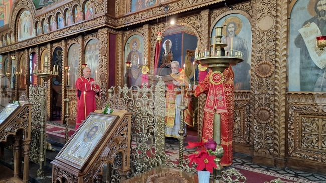 Шумен - храм "Св. Три Светители" - литургия 