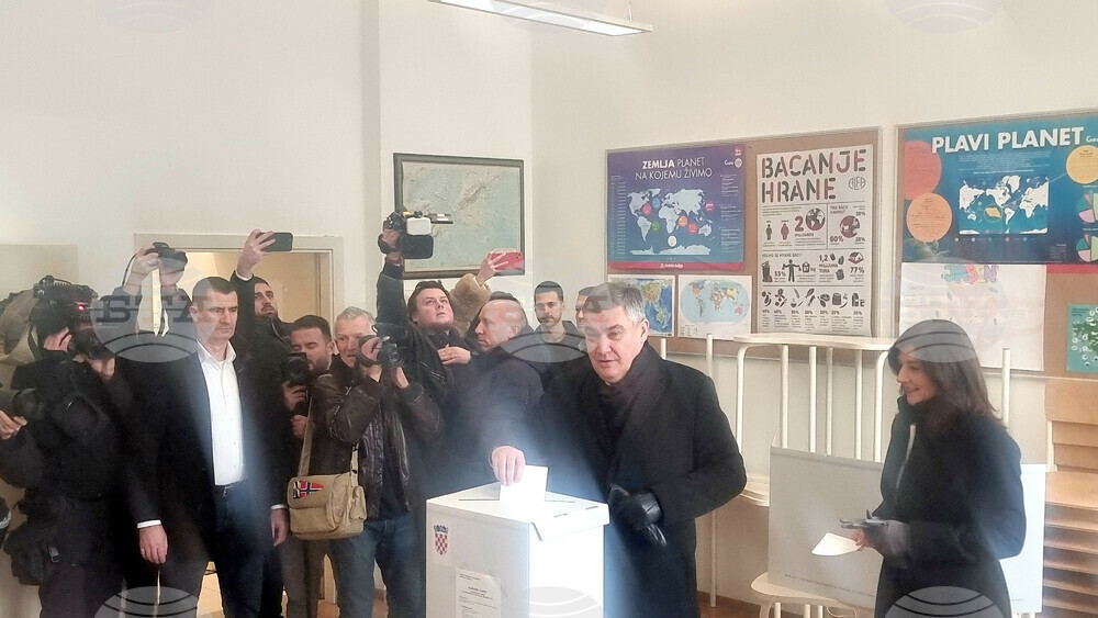 Croatian Presidential Candidates Vote in Zagreb