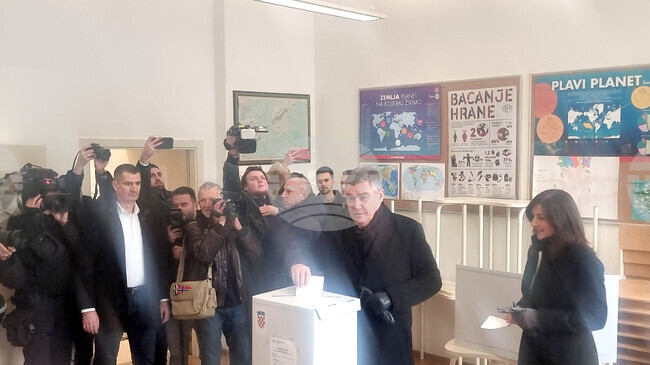 Croatian Presidential Candidates Vote in Zagreb
