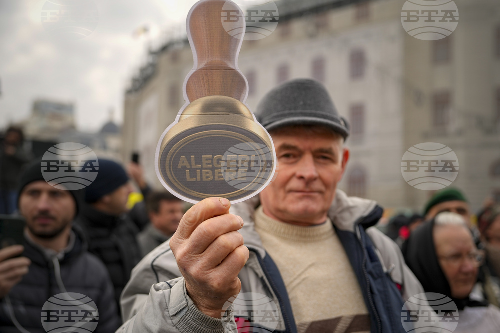 Вече се оформя списъкът с кандидати за новите президентски избори в Румъния; Калин Джорджеску внася кандидатурата си днес
