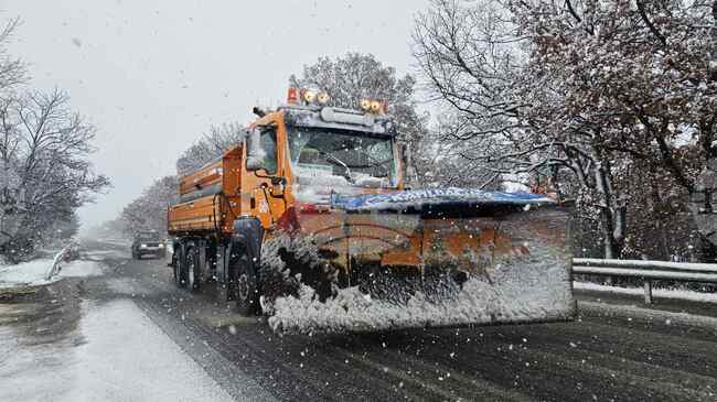 Всички пътища в област Хасково са проходими при зимни условия, съобщиха от Областното пътно управление