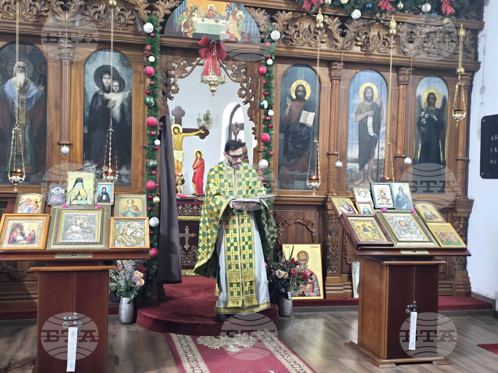 Не е нито сложно, нито страшно да се изповядате, каза отец Петър на неделна литургия в храм “Свети Климент Охридски” в Добрич