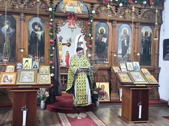 Не е нито сложно, нито страшно да се изповядате, каза отец Петър на неделна литургия в храм “Свети Климент Охридски” в Добрич