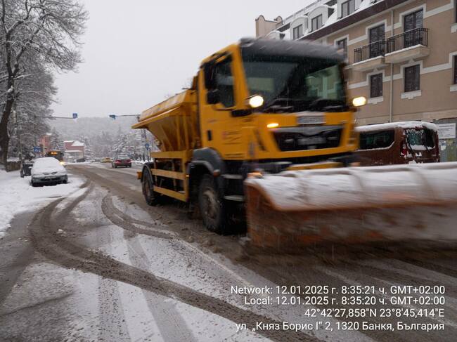 Столична община: Снегопочистващата техника в София продължава своята работа