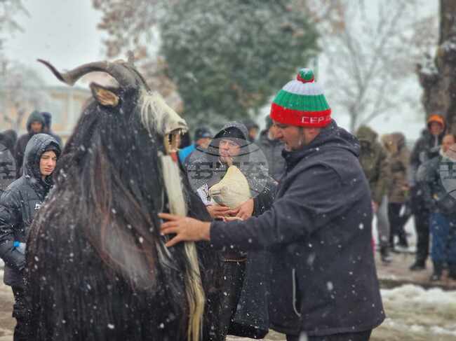 Кукери ще гонят злото в пазарджишкото село Главиница тази неделя 