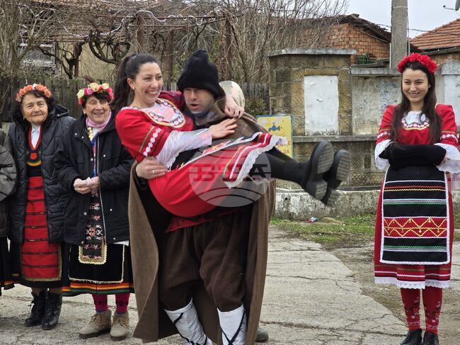 В ловешкото село Радювене наричаха за женитба с обичая „Дойлада”