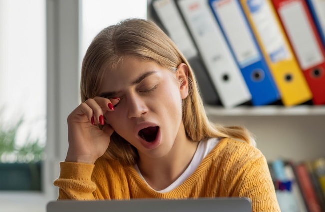 Учени установиха, че лишеният от сън мозък допуска по-лесно натрапчиви мисли