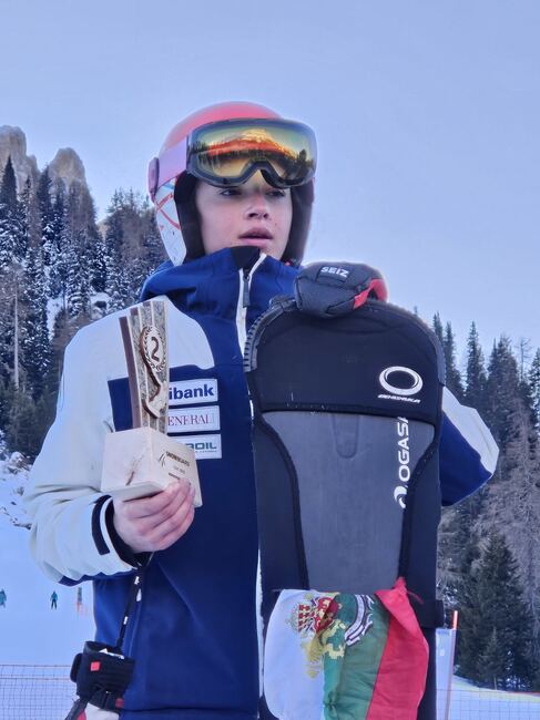 Snowboarder Malena Zamfirova Finishes Second in Parallel Giant Slalom in Nova Levante