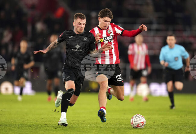 Воденият от Ангелос Постекоглу Нотингам отстъпи пред втородивизионния Суонси за Купата на лигата в Англия