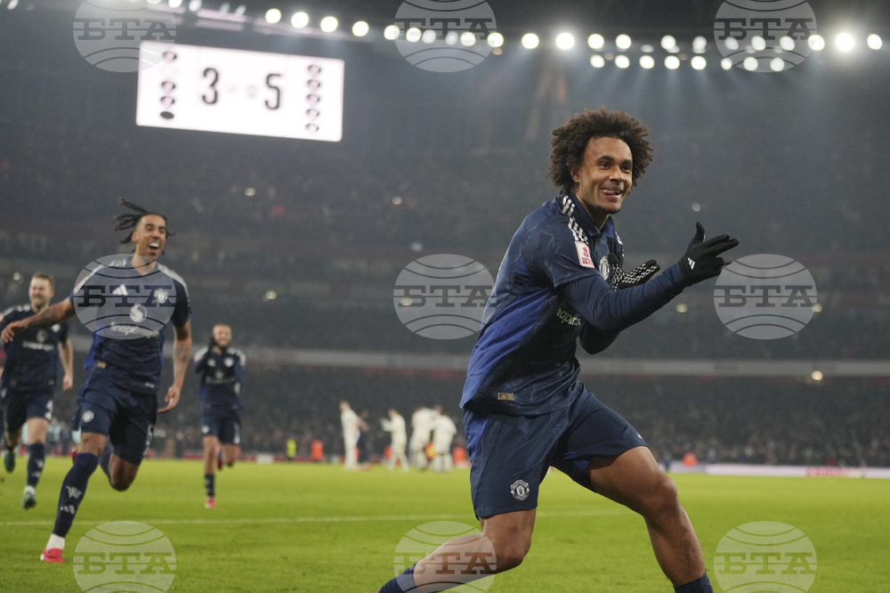 Манчестър Юнайтед изхвърли Арсенал от турнира за Купата на Англия, въпреки че игра в намален състав повече от час в Лондон