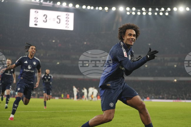 Манчестър Юнайтед изхвърли Арсенал от турнира за Купата на Англия, въпреки че игра в намален състав повече от час в Лондон